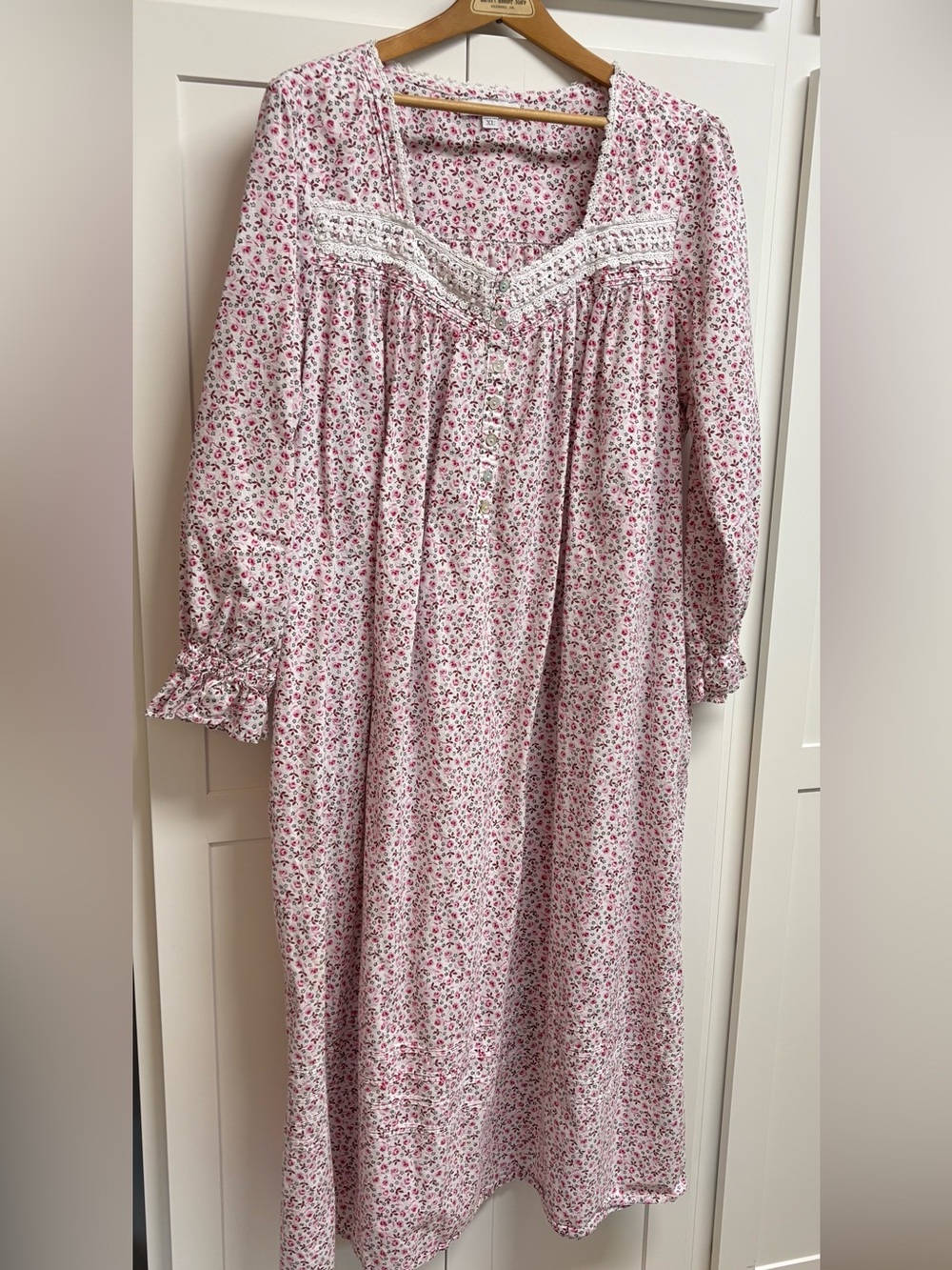 Ladies, Pink cotton, Floral Long-Sleeve Nightgown with Lace Trim XL